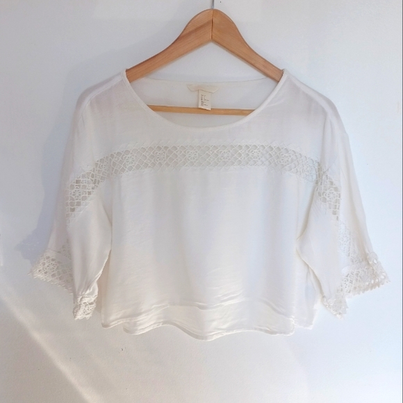 ⚡️SALE⚡️🌱Host Pick🌱White H&M Cropped Blouse with Crochet Detail - Picture 3 of 8